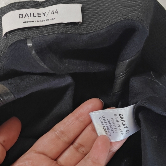 Bailey 44 Medium Black Faux Leather Metallic Crop Flare Hem Lupine Capri Pants - Picture 14 of 14